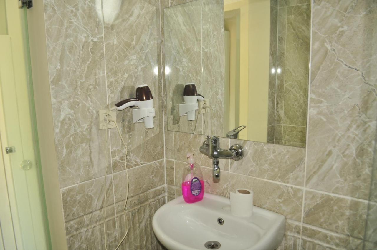 เคเมอร์ ปันซิยอน Hotel เกเมร์ ภายนอก รูปภาพ