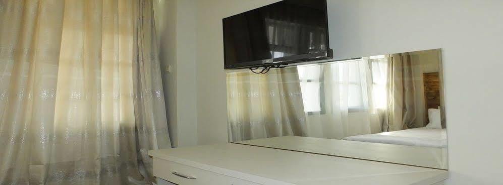 เคเมอร์ ปันซิยอน Hotel เกเมร์ ภายนอก รูปภาพ